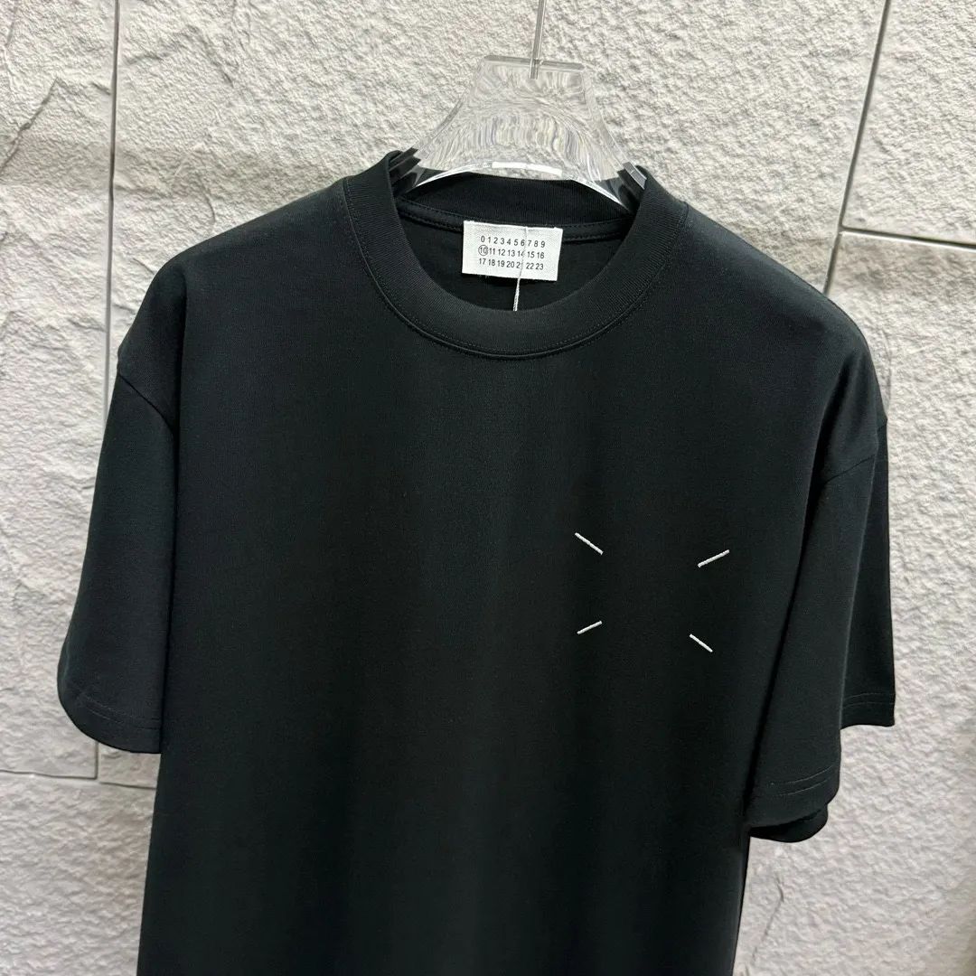 MM 6 *2025 New Arrival Classic T Same Style ：Black White Size： S （90-130 ） M （120-150 ） L （140-165 ） XL （160-180 ） XXL （180-210 ）